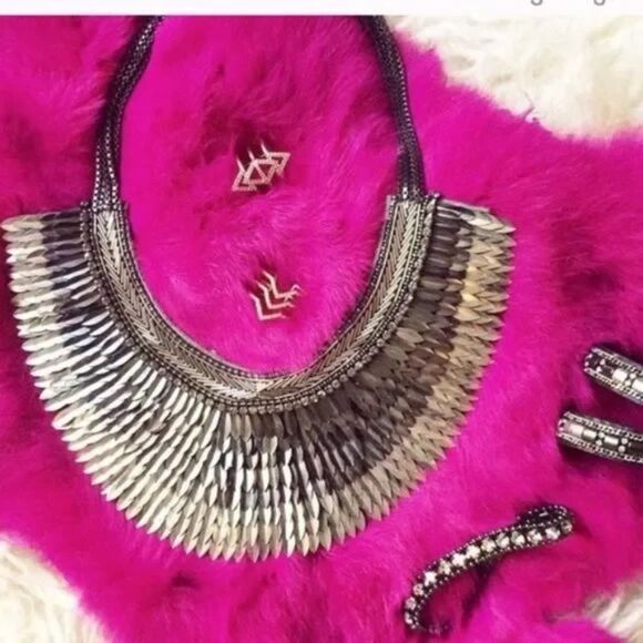 Stella & Dot Pegasus Bib Necklace Silver Limited Edition - Picture 2 of 9